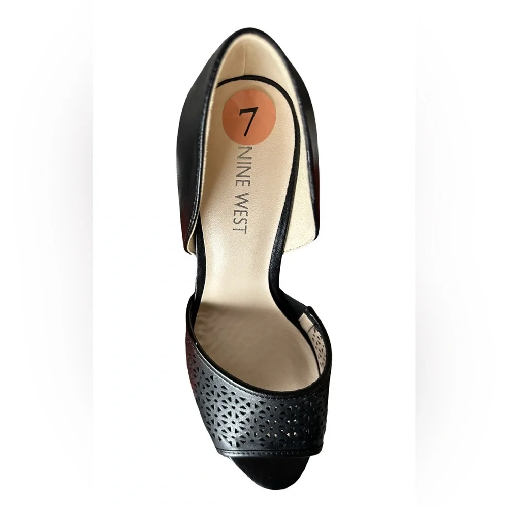 Nine West Woman’s 7 Black Peep Toe Heels With Cutout Detailing - Picture 4 of 6
